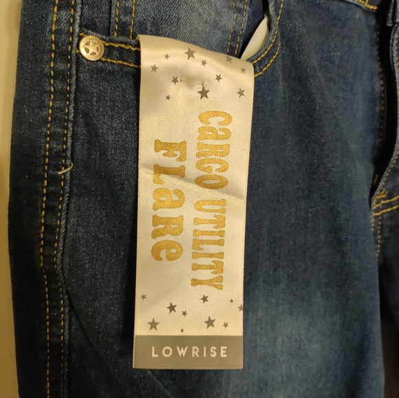 NWT Celebrity ace Blue denim low rise cargo flare jeans size 11 - Picture 5 of 5